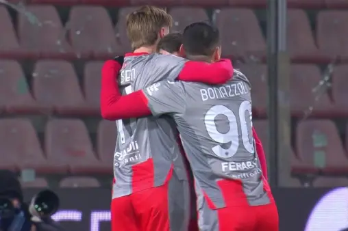 [Goal] Vardy intercepts in the attacking third and squares the ball, Johansson taps in for an open goal