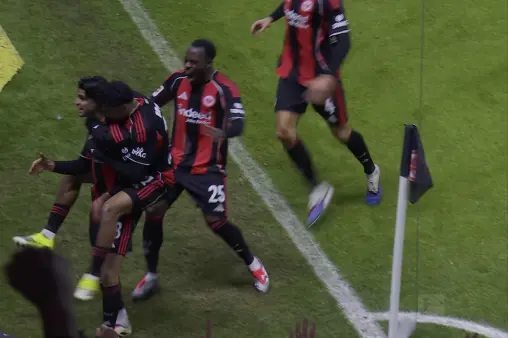 [Goal] Late winner in stoppage time! Dahoud's powerful strike into the far corner turns the tide