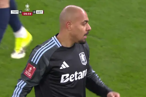 [Highlights] A long shot to warm up! Malen attempts a long-range strike but fires over