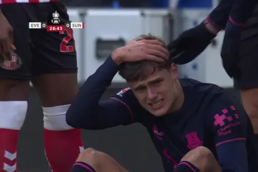 [Highlights] Ouch! Rufus steps on Armstrong's head upon landing, fortunately unharmed