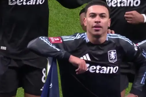 [Goal] Buendía flicks the ball for an assist, Rogers scores with a low shot into the corner