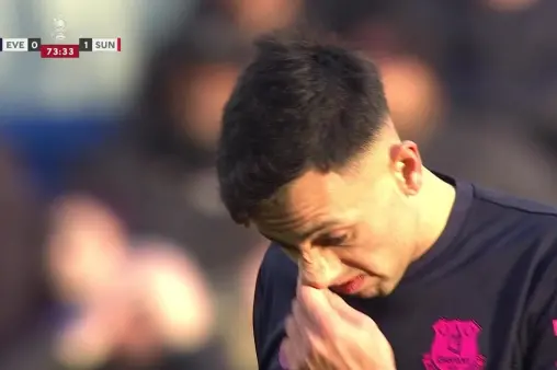 [Highlights] Frustrated by deficit, McNeil blasts long-range shot over the bar from outside the box