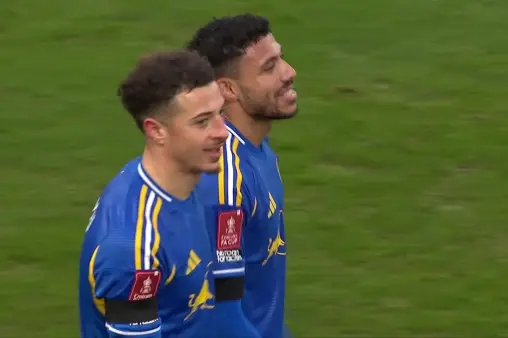 [Goal] Game over! Okafor's outside-of-the-foot cross, Justin coolly slots home