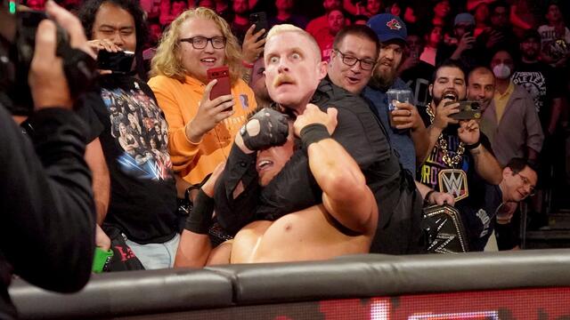 Dexter Lumis abducts The Miz