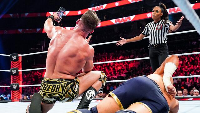 Mustafa Ali ruins Austin Theory’s premature selfie on Raw