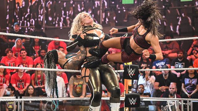 Katana Chance & Kayden Carter vs. Nikkita Lyons & Zoey Stark — NXT Women’s Tag Team Title Match: WWE NXT, Nov. 8, 2022 backdrop