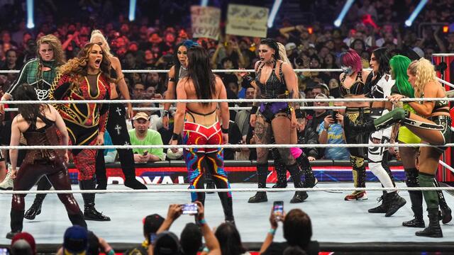 ELEVEN Superstars team up to eliminate Nia Jax: WWE Royal Rumble 2023 highlights background