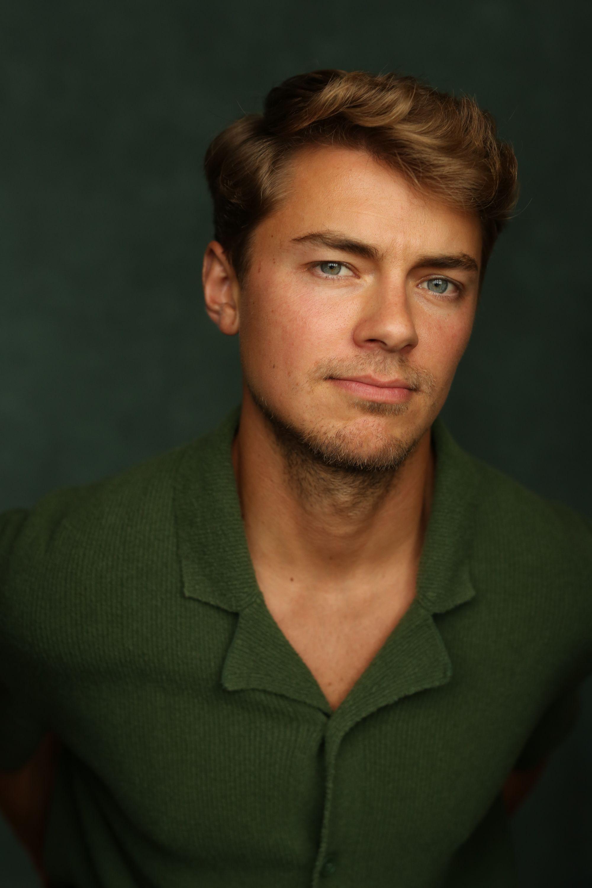 actor Ollie Roddy large photo