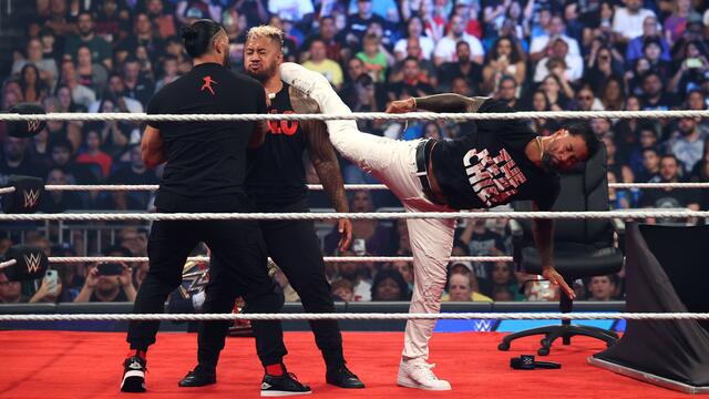 Jey Uso Superkicks Solo Sikoa!