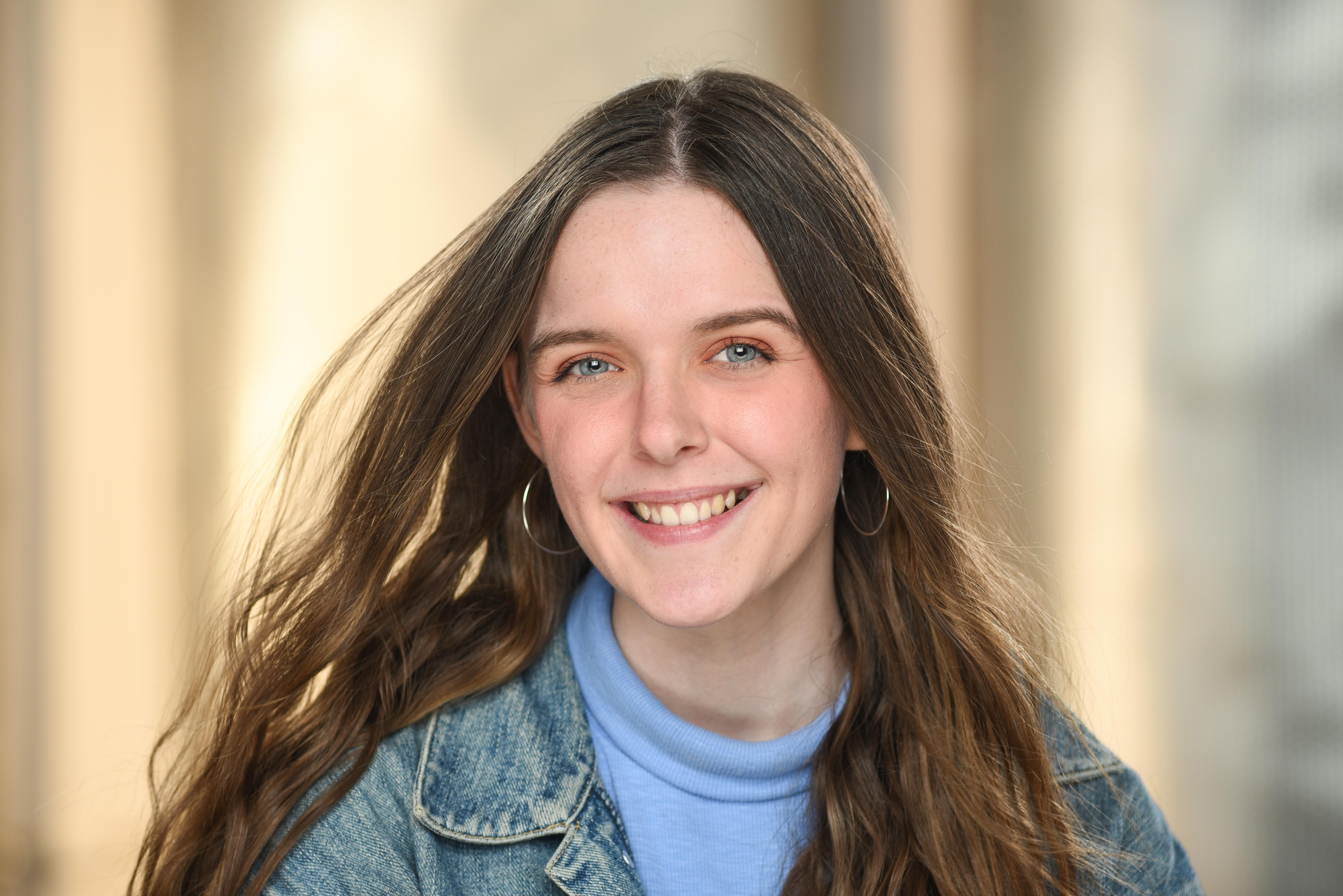 actor Chloe Cavelle large photo