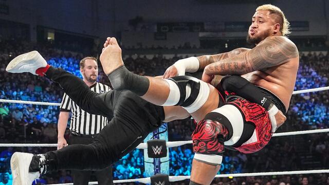 Jey Uso vs. Solo Sikoa: SmackDown highlights, Aug. 4, 2023 background