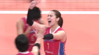 Michele Gumabao PROVIDES STABILITY for Creamline vs. Cignal in Set 5 😤 | 2025 PVL Invitational backdrop