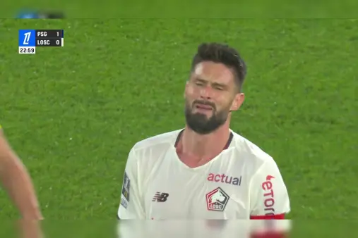 [Highlights] Unlucky! Giroud receives ball in box, turns and shoots, hits post