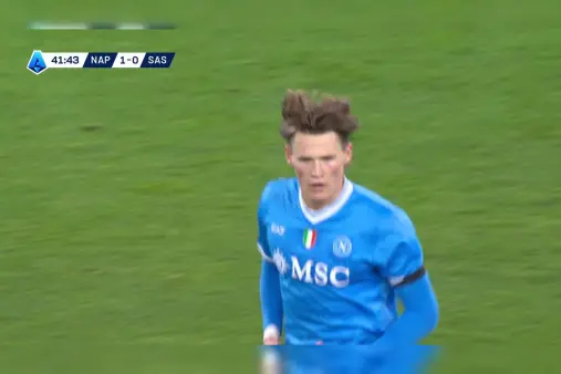 [Highlights] Heart-stopping moment! McTominay's low free-kick nearly finds the net