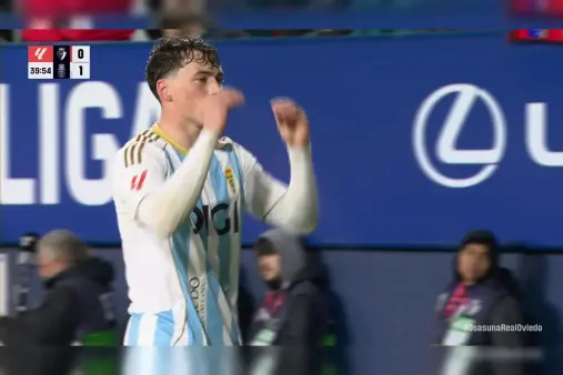 [Goal] Taking the initiative away from home! Binias meets teammate's cross, leaps high to head home