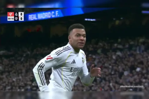 [Highlights] Finding the rhythm! Mbappe's high-quality first touch, then cuts inside and his shot takes a deflection out of play