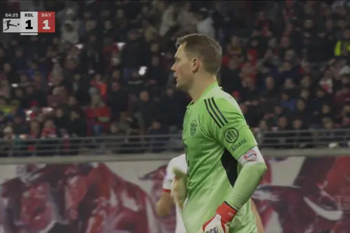 [Highlights] Ageless Guardian! Neuer makes a brilliant save to deny opponent's dangerous attack