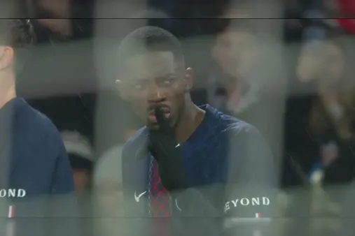 [Goal] Ballon d'Or quality! Dembele twists and turns to beat defender, chips home