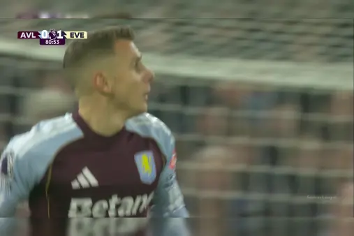 [Highlights] Imaginative! Digne's tight-angle bicycle kick saved