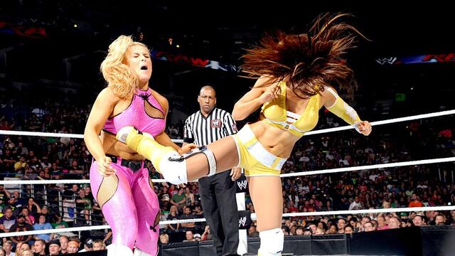 Layla vs. Natalya: Raw, Aug. 27, 2012