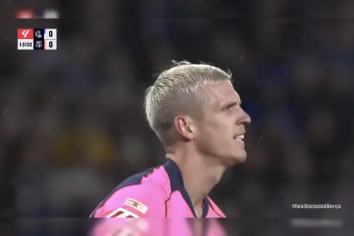 [Highlights] Solo run! Olmo dribbles from the halfway line, blasts a long-range shot over the bar from the edge of the box