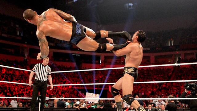 Randy Orton vs. Alberto Del Rio: Raw, Aug. 20, 2012 background