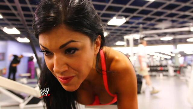 Rosa Mendes prepares for WrestleMania 29 with an epic workout