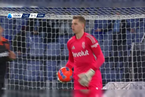 [Highlights] A speculative effort! Qatar's Di fires from outside the box, comfortably saved by the keeper