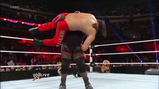 The Great Khali vs. Mark Henry: Raw, Feb. 11, 2013