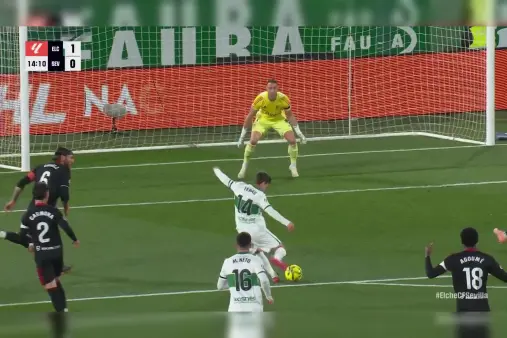 [Goal] Early breakthrough! Fe瓦斯 makes a late run, calmly slots past the goalkeeper with a low shot