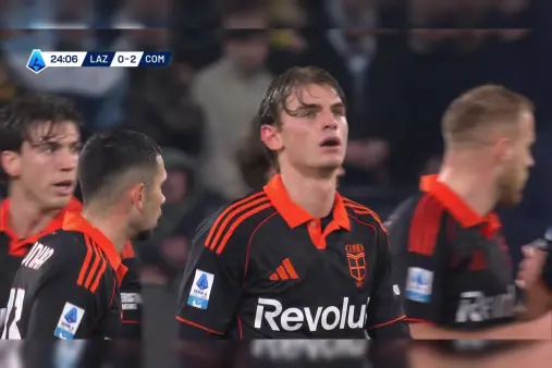 [Goal] Penalty area instinct! Lazio defender's clearance falls short, Nico Paz scores