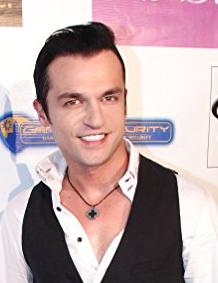 actor Manos Krystalis large photo