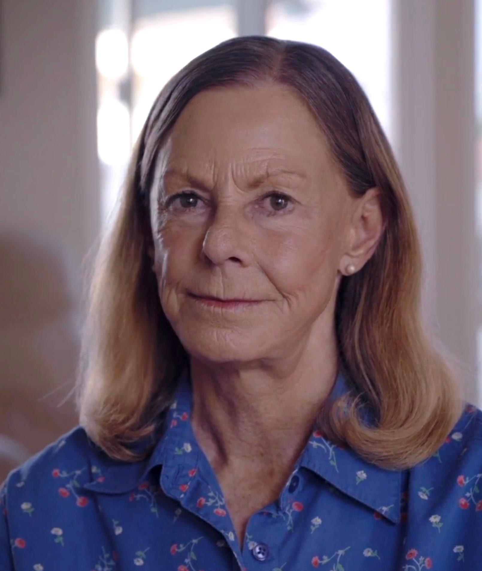 actor Karen Pearson large photo