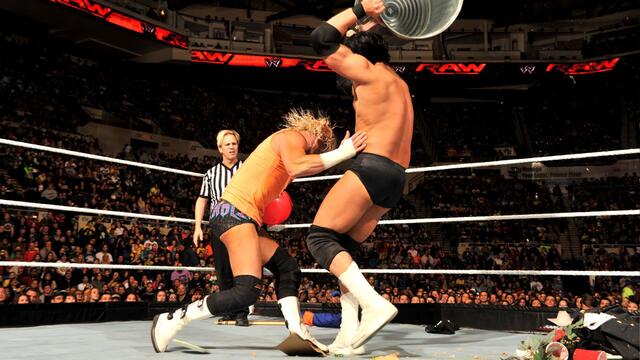 Dolph Ziggler vs. Damien Sandow - WWE App Vote Match: Raw, Nov. 25, 2013 background