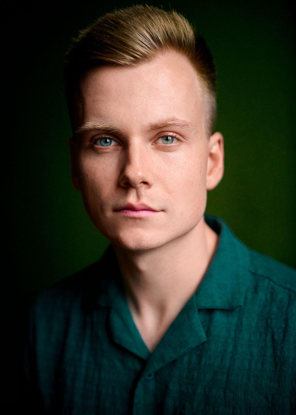 actor Harry Cooke large photo