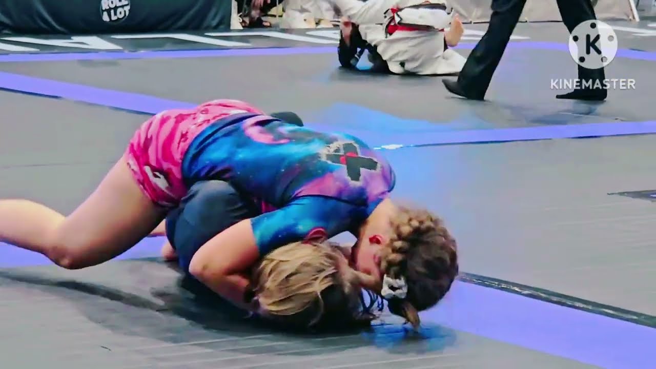 Girl vs girl Grappling 🤼♂️Who Comes Out On Top #jiujitsu #flograppling #bjj #wwe background
