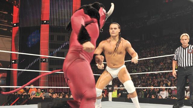 El Torito vs. Bo Dallas: Raw, July 7, 2014 background