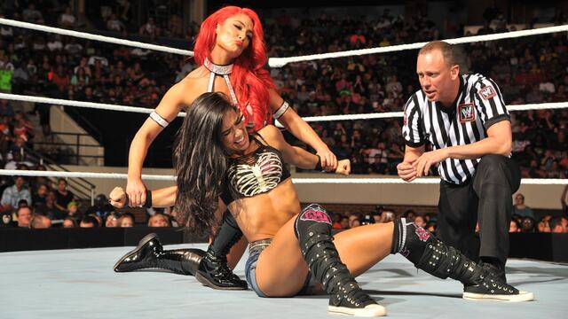 AJ Lee vs. Eva Marie: Raw, July 14, 2014 background