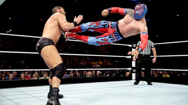 Sin Cara vs. Curtis Axel: WWE Superstars, November 13, 2014 background