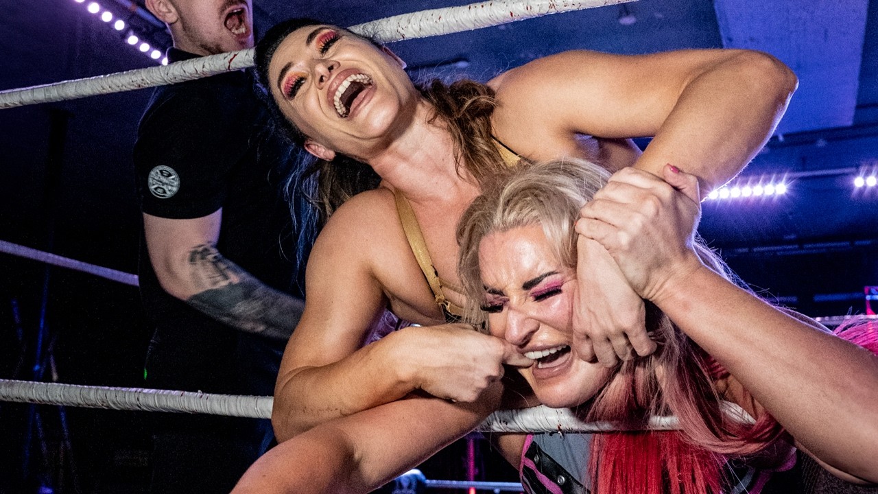 FULL MATCH: Nina Samuels vs Emersyn Jayne - Women's Wrestling Underground Championship. background