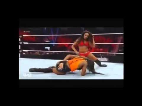 WWE RAW 2015 01 12 Naomi vs Alicia Fox