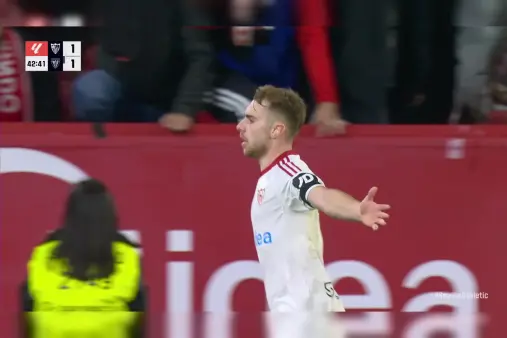 [Goal] Quick response! Fernandes curls shot into far corner to equalize