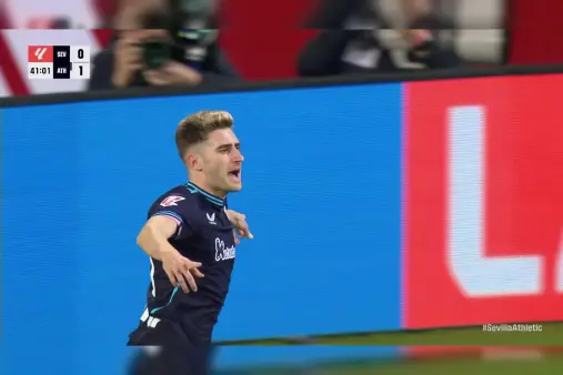 [Goal] Taking the initiative away from home! Vlachodimos' sensational save can't stop Navarro's rebound