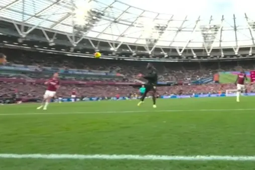 [Goal] No clean sheet! Mukiele's cross from the flank met by Brobbey's diving header for a goal