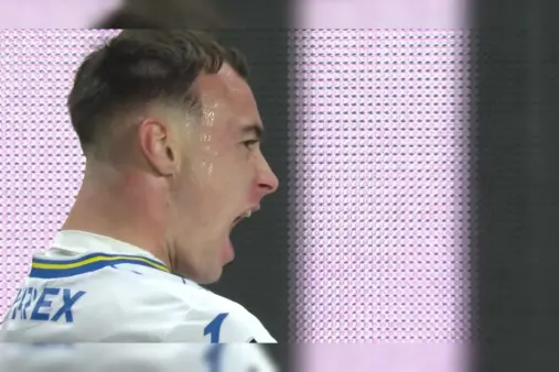 [Goal] Smooth counter-attack! Awomah delivers a brilliant pass, Pagis makes a forward run and flicks it into the net