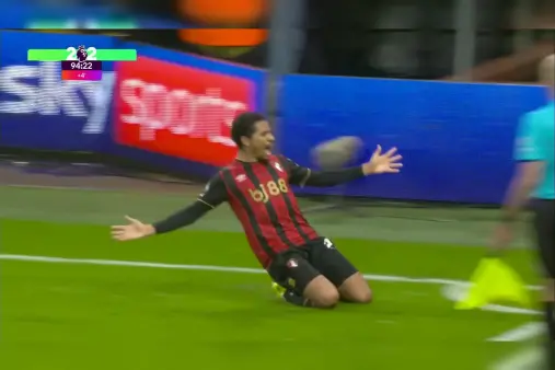 [Goal] Stoppage time winner against the Reds! Cherries' throw-in causes chaos, Adli scores in a scramble