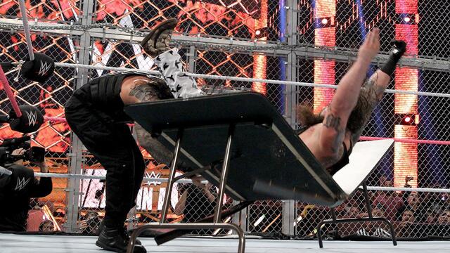 Roman Reigns vs. Bray Wyatt - Hell in a Cell Match: WWE Hell in a Cell 2015 (WWE Network Exclusive)