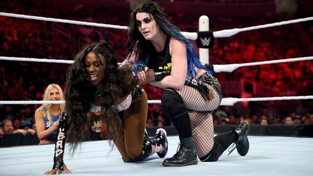 Paige vs. Naomi: Raw, Aug. 3, 2015 background