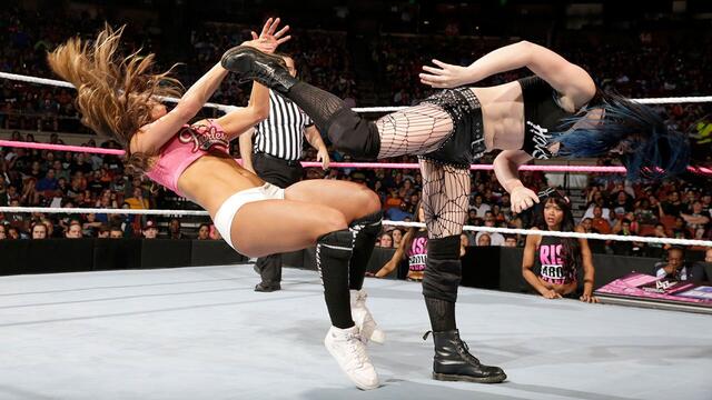 Paige vs. Nikki Bella: SmackDown, October 22, 2015