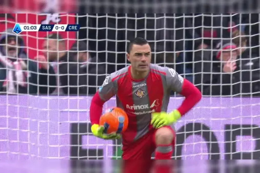 [Highlights] Aerial assault! Moro's header from a right-wing cross saved by the goalkeeper